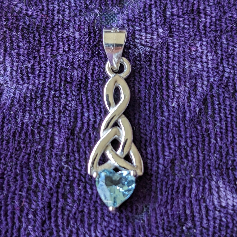 925 Sterling Silver Traditional Celtic Knot Pendant, Blue Aquamarine (?) Stone
